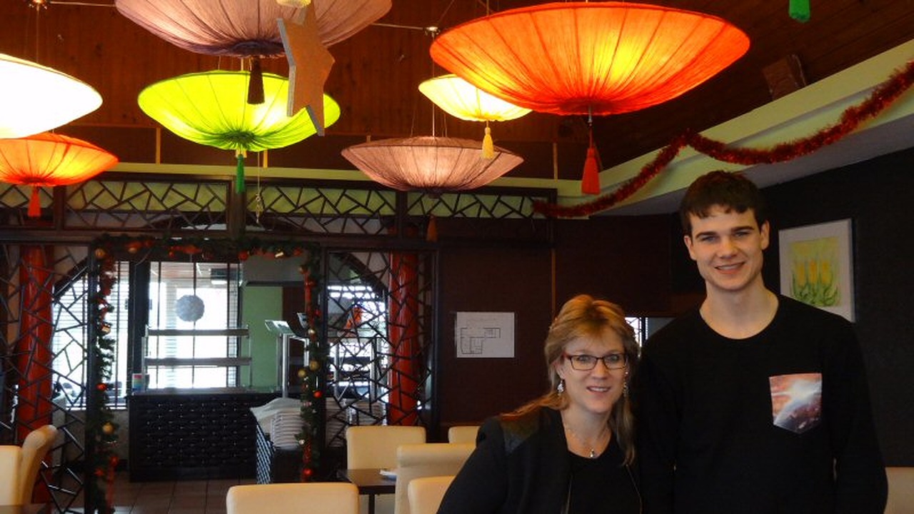 Voedselbank cliënten eten gratis bij China Wok