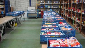 Ambtenaren steunen Voedselbank
