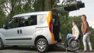 Zonnebloem auto in Schagen