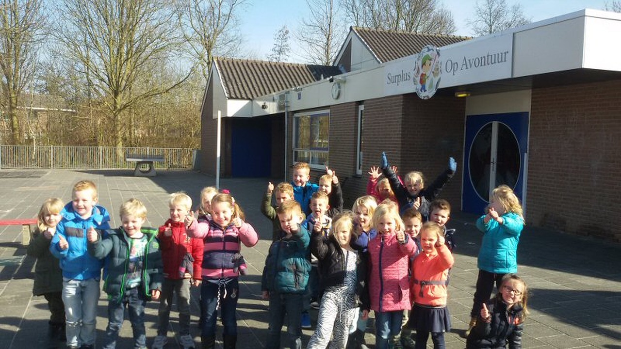 Scholieren strooien met complimenten