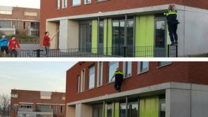 Politie haalt bal van dak Aloysiusschool