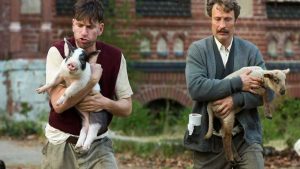 ‘Men & Chicken’ in De Luxe