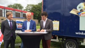 Eerste paal Deen Waarland de grond in