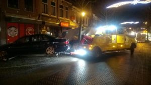 Auto weggesleept voor goederenmarkt Schagen
