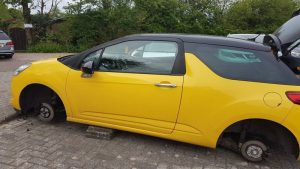 Auto gestript in Sint Maartenszee