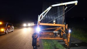 Busje rijdt in op trekker