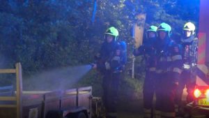 Aanhanger in de fik door vuurwerk