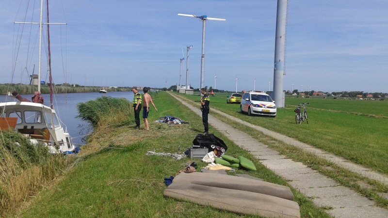 Bootje zinkt in Noordhollands kanaal