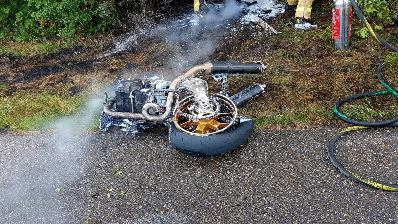 Motor in vlammen op na ongeval