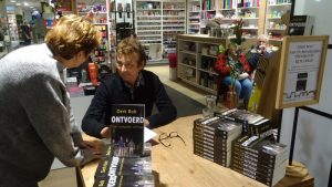 Derk Bolt signeert ‘Ontvoerd’ bij Plukker