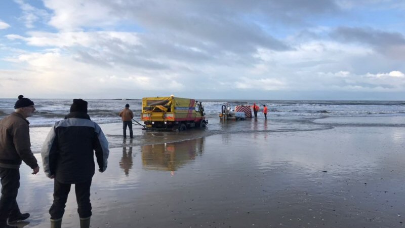 Busje total loss op strand