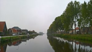 Zorgen over nieuwe beschoeiing kanaal