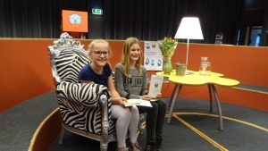 Sofie en Carolijn winnaars Voorleeswedstrijd
