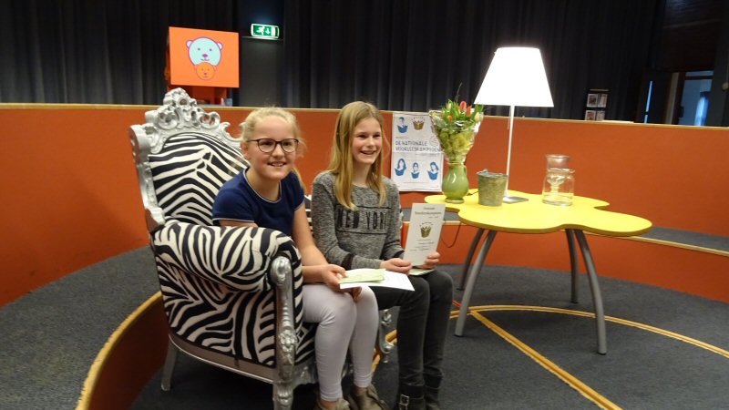 Sofie en Carolijn winnaars Voorleeswedstrijd