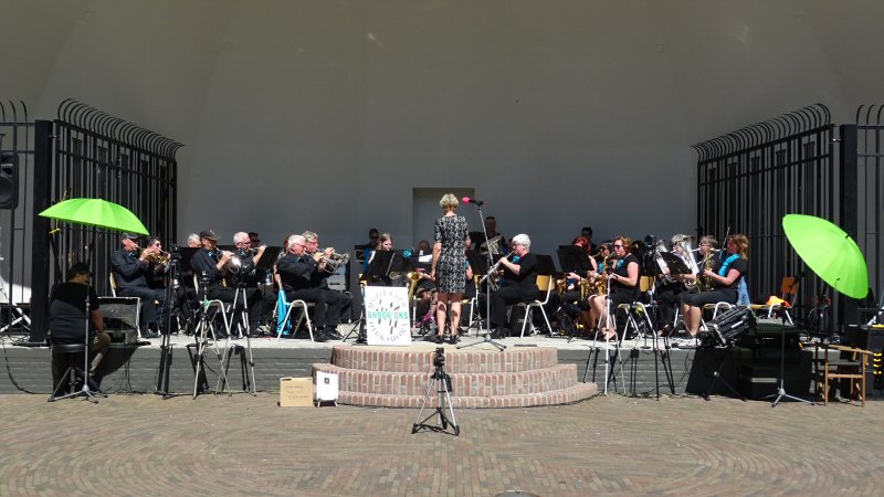 Gezellige drukte in Muziektuin