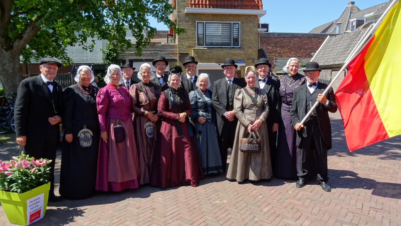 Folklore met stralend zonnetje