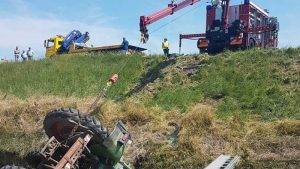 Tractor van dijk afgereden Sint Maarten