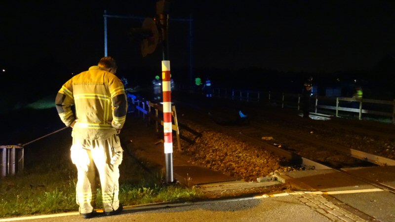 Automobilist overleden na aanrijding met trein