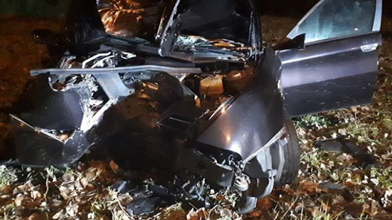 Met nieuwe auto uit de bocht
