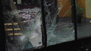 Auto ramt bedrijfspand in Warmenhuizen