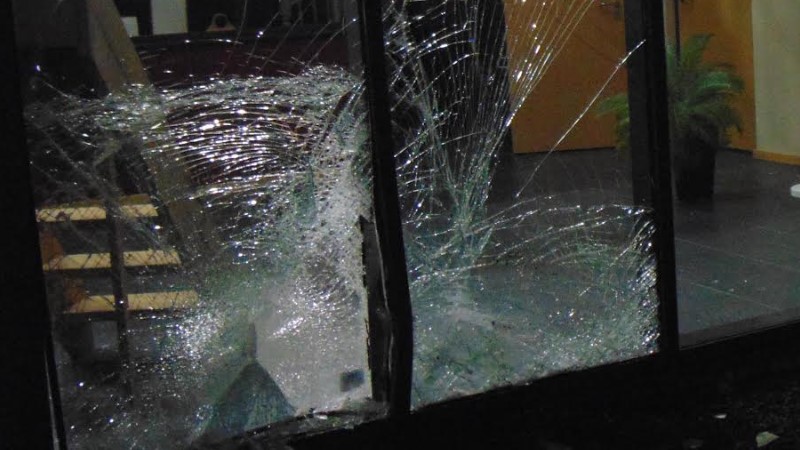 Auto ramt bedrijfspand in Warmenhuizen