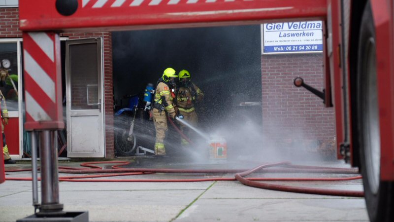 Brand bij lasbedrijf in Waarland