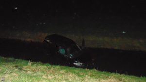 Auto te water bij N248