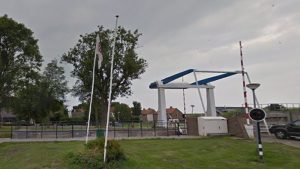 Van Ewijcksluisbrug afgesloten voor verkeer