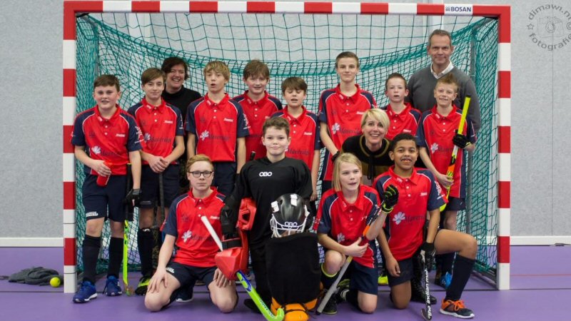 Hockeyers JC1 Magnus kampioen in de zaal