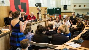 Jonge debattalenten gaan strijd aan