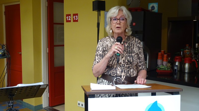 Wethouder Joke Kruit opent expo Bloeiend Zijpe
