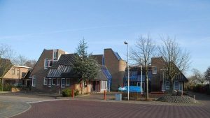 Locaties gemeentehuis en school in verkoop