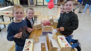 Taart versieren voor mama