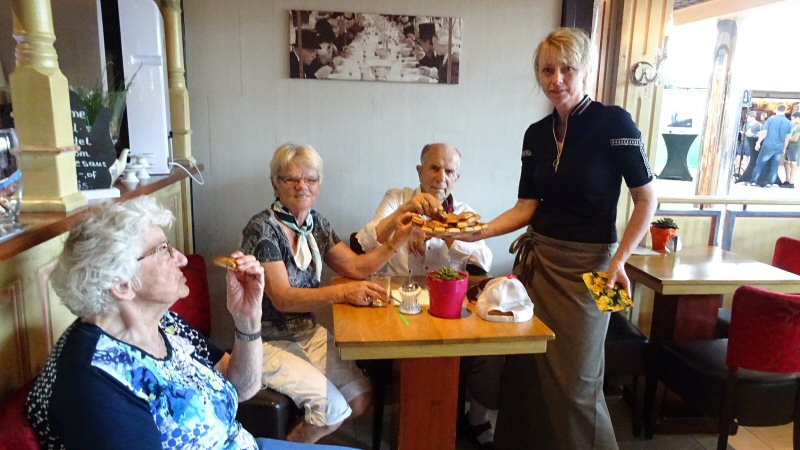 Klanten nemen afscheid van Koffiekamer