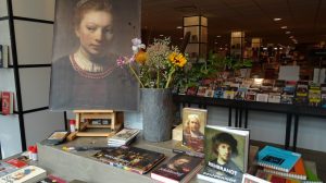 Simone van der Vlugt bij boekhandel Plukker   