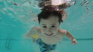 Plezierzwemmen voor kinderen uit arme gezinnen