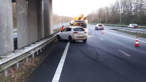Door haas tegen de vangrail
