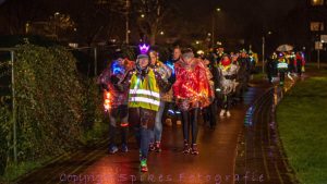 Lichtjesloop ondanks regen een succes
