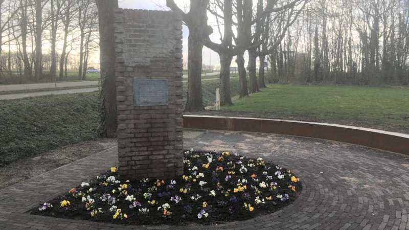 Laatste steenlegging monument Joods Werkdorp
