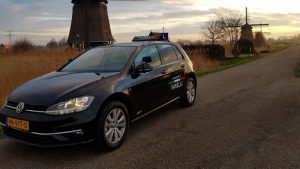 Rijschoolhouders sluiten de autodeuren