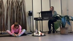 Huiskamer Yogaconcert: 50% voor het Rode Kruis
