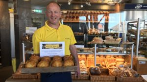 Bakkerij v/d Ploeg trakteert Zandvenne Zuid