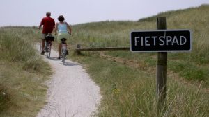 Aandacht voor afstand houden op de fiets