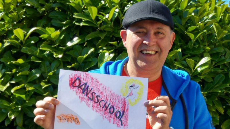 Georg Bras in ‘Met de deur Open’