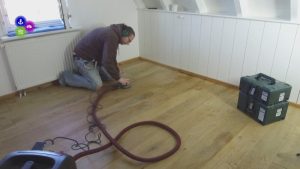 Dennis knapt een slaapkamer op