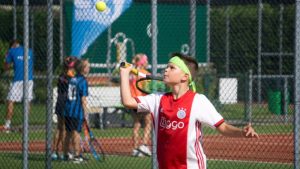 Veilig tennissen tijdens Baars trainingsweek