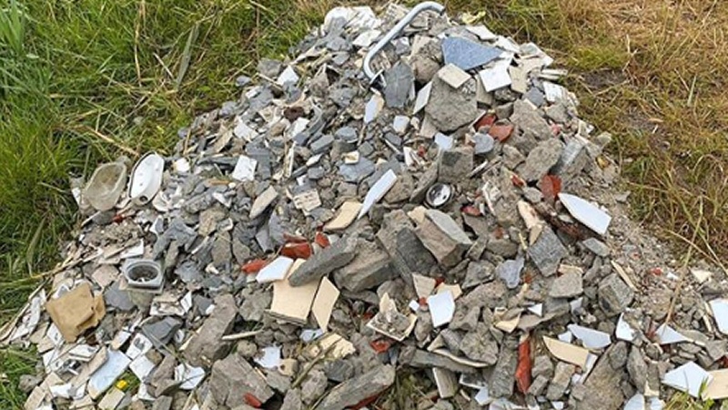 Sloopafval gedumpt in Barsingerhorn
