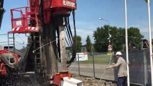 Eerste paal nieuwbouw Vezet de grond in