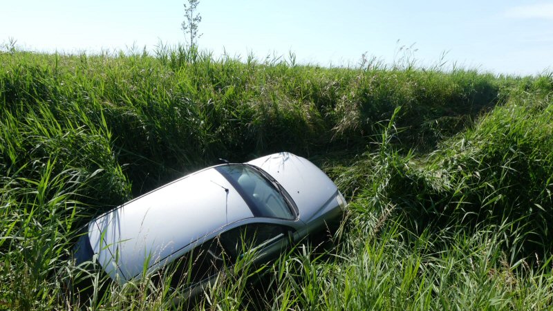 Auto te water, bestuurder spoorloos