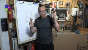 Dennis helpt Cornelis met schutting